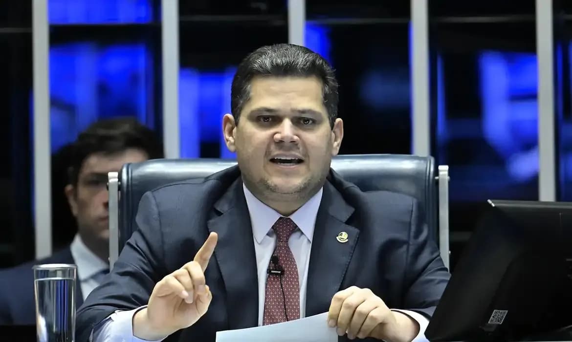Alcolumbre manda arquivar PEC da Blindagem após rejeição da CCJ