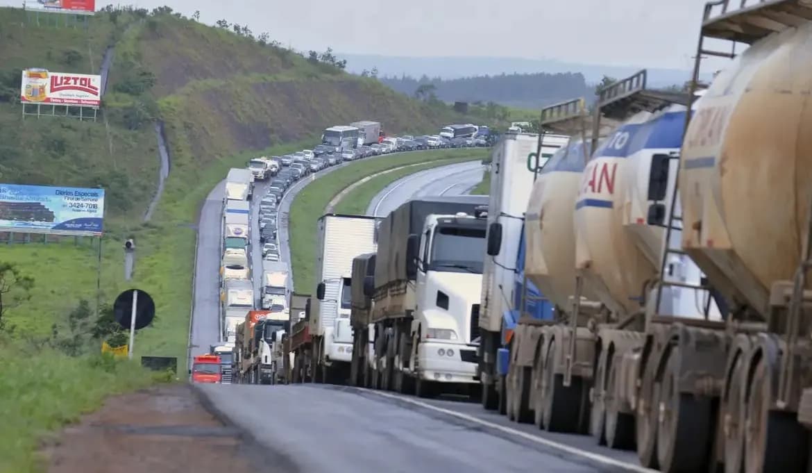 Após MP e resoluções, caminhoneiros descartam paralisação nacional