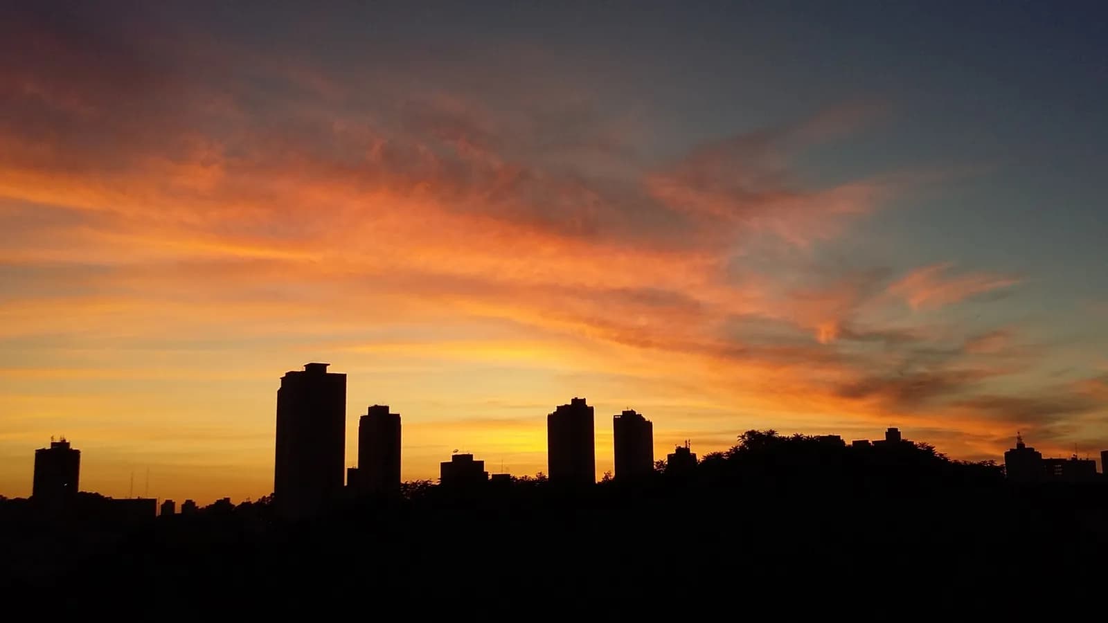 Bares, hotéis e restaurantes sofrem graves perdas com apagão em SP