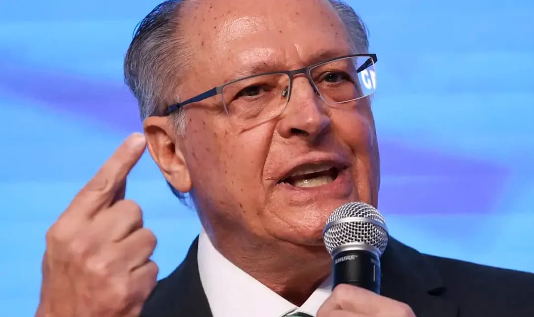 Brasil está conversando “com reserva” com Estados Unidos, diz Alckmin