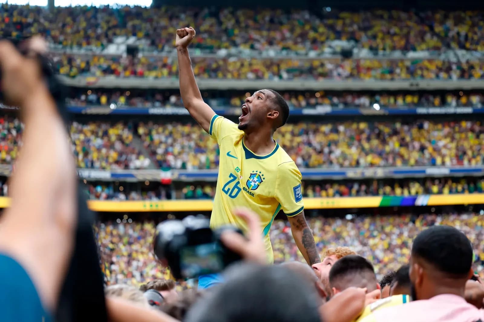 Brasil sofre, vira nos acréscimos e elimina o Japão na Copa do Mundo