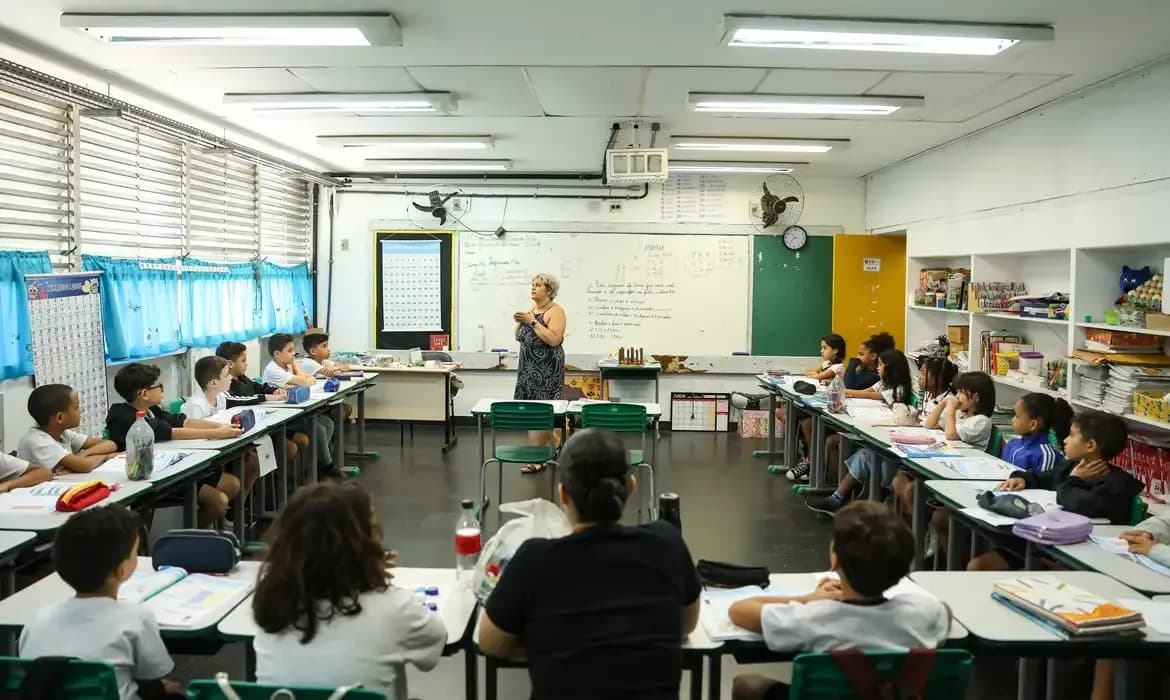 Carteira nacional do professor será entregue em outubro, anuncia MEC