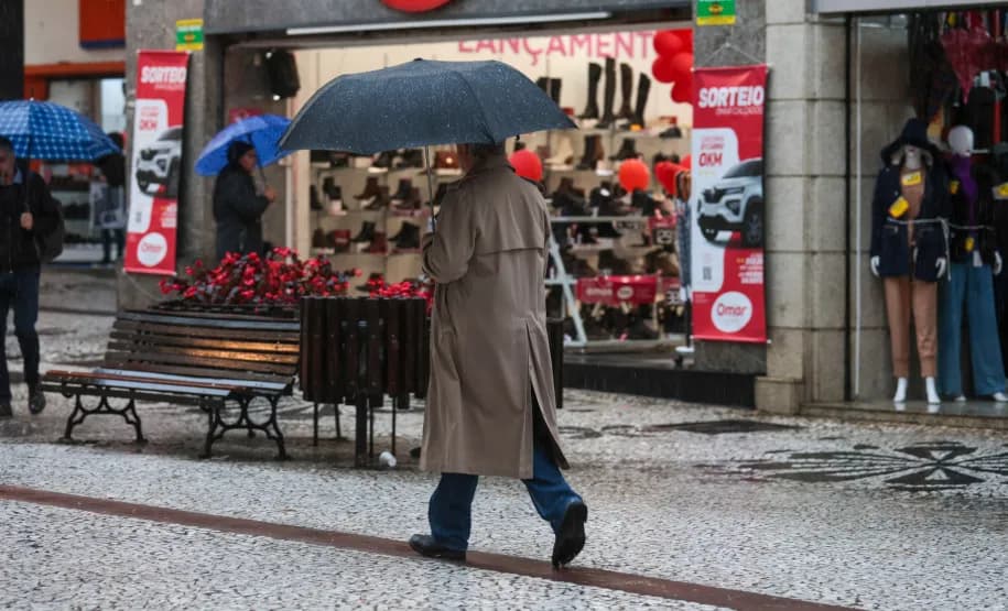 Chuva, frio e vento: primeira semana de agosto terá tempo instável em todo o Paraná