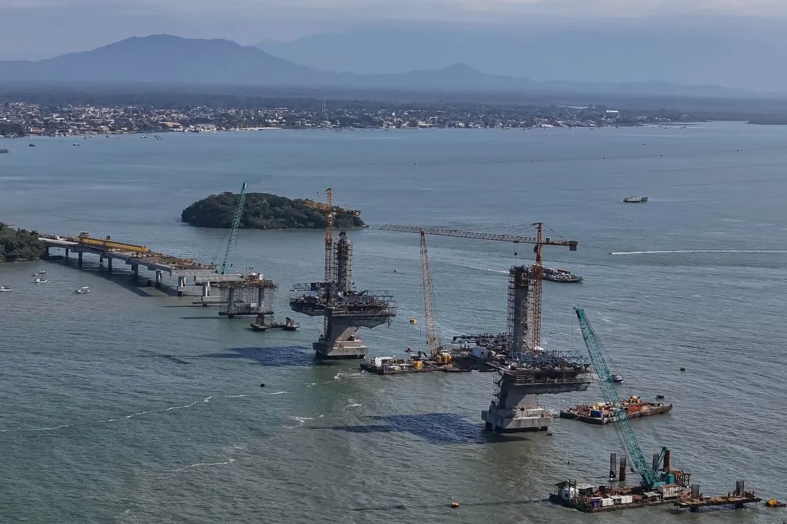 Começa a instalação dos cabos de aço no trecho estaiado da Ponte de Guaratuba