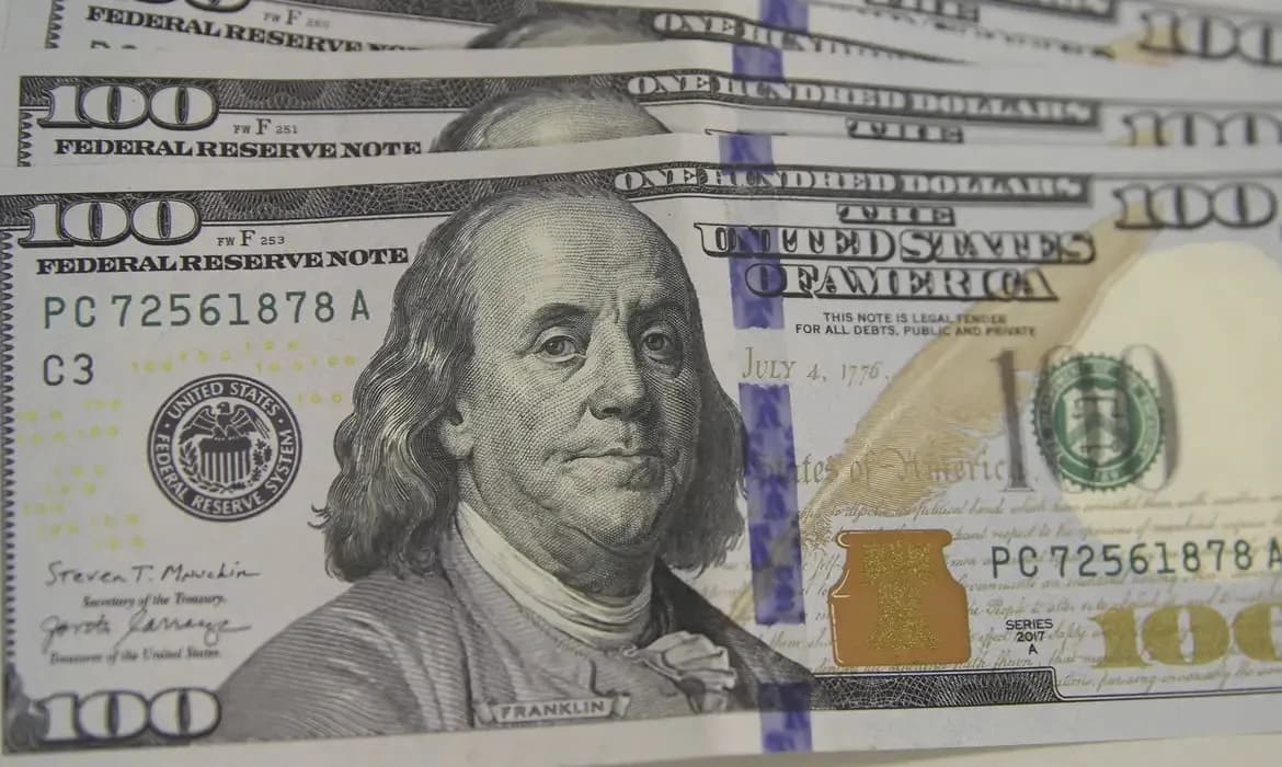 Dólar dispara para R$ 5,50 com tensão entre EUA e China