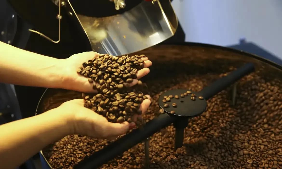 EUA reduzem tarifas para café, laranja, carne bovina e outros produtos