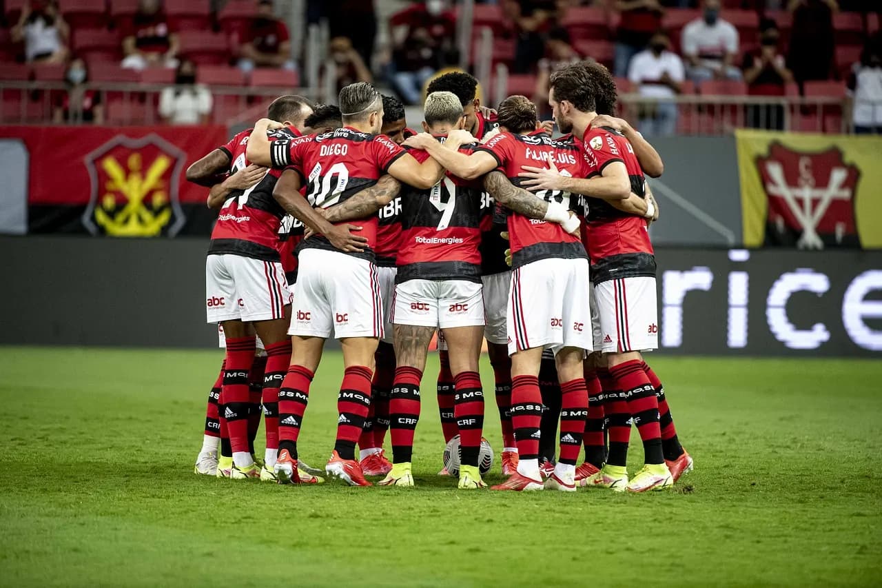 Flamengo vence Palmeiras e conquista a Libertadores 2025