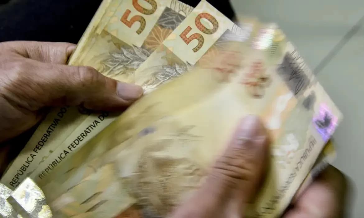 Isenção de IR para quem ganha até R$ 5 mil entra em vigor