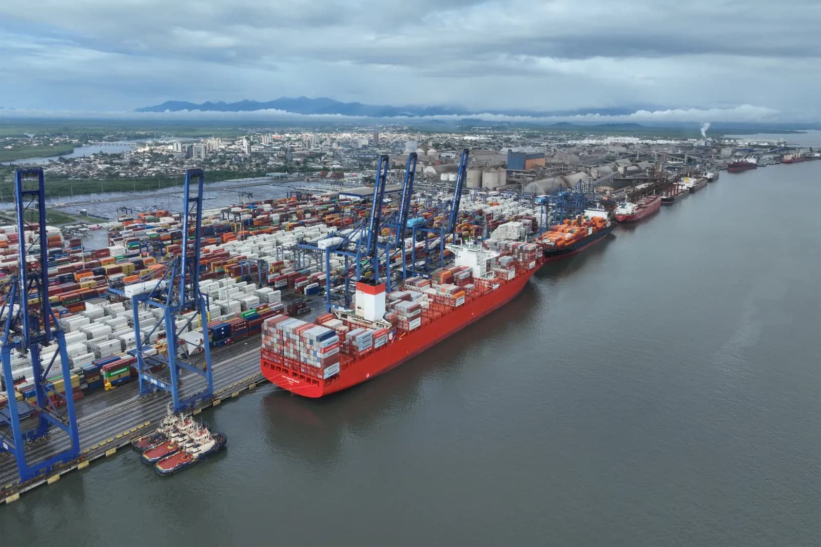 Mesmo com mercado desafiador, Paraná atinge 2° maior patamar de exportações da história em 2025