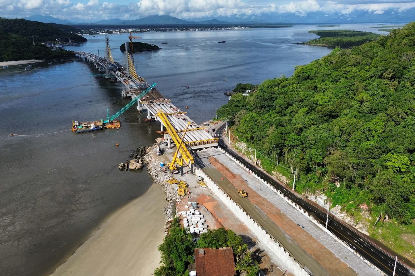 Obras da Ponte de Guaratuba continuam 24 horas por dia durante o Carnaval