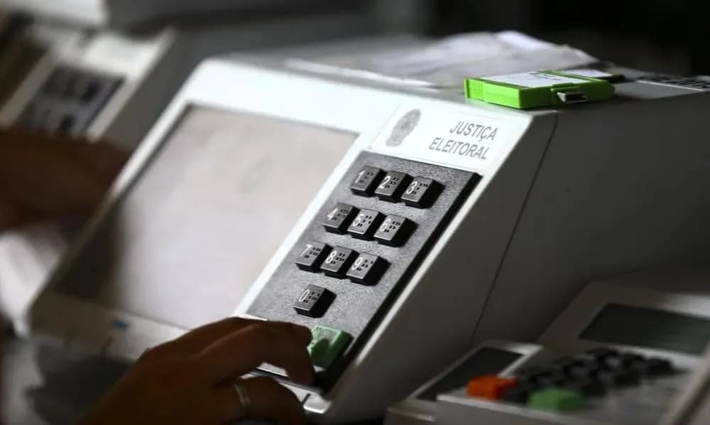 Onze governadores renunciam para disputar eleições de outubro