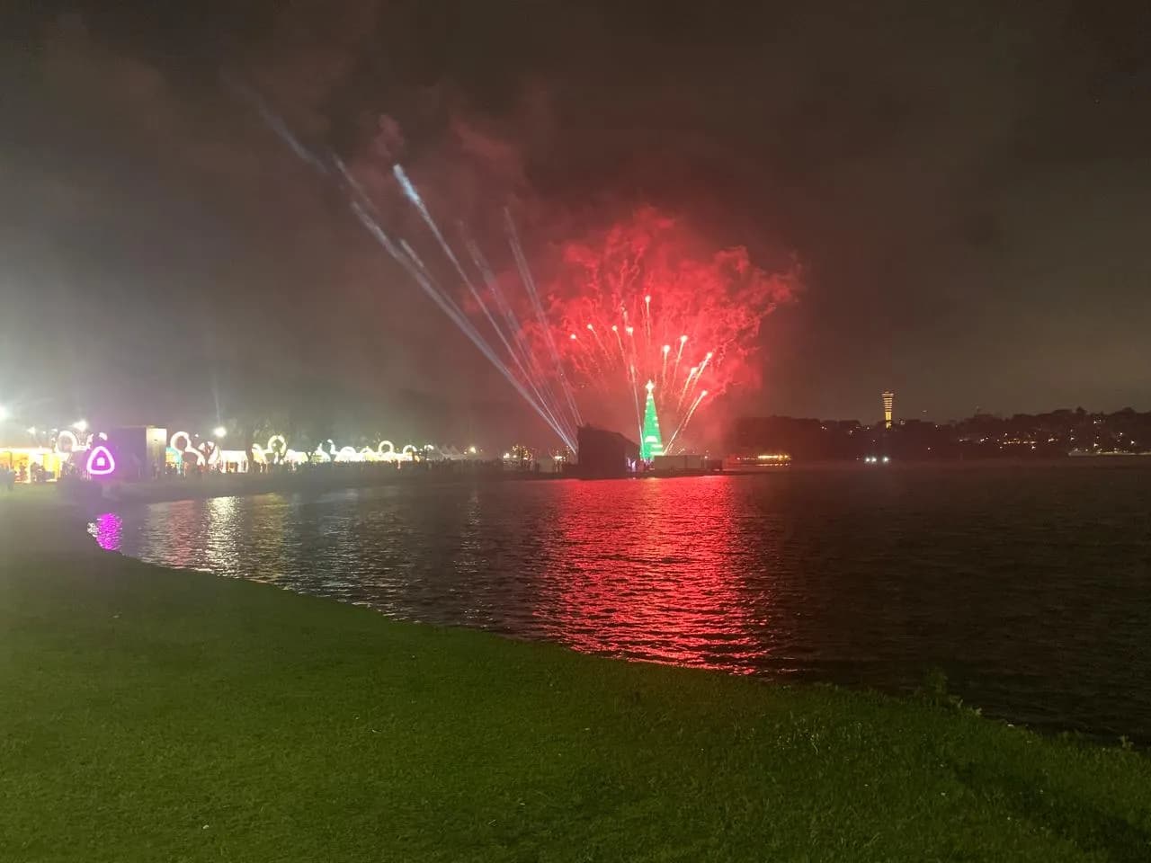 Parque Barigui abre programação especial com a Árvore dos Desejos e clima de magia natalina
