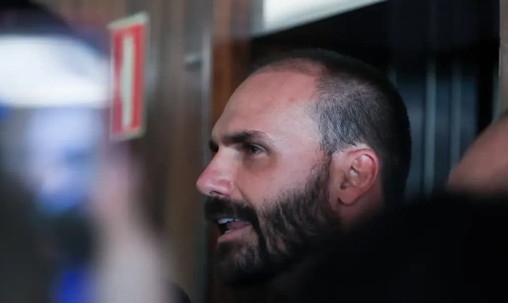 PF indicia Bolsonaro e Eduardo em inquérito sobre sanções dos EUA