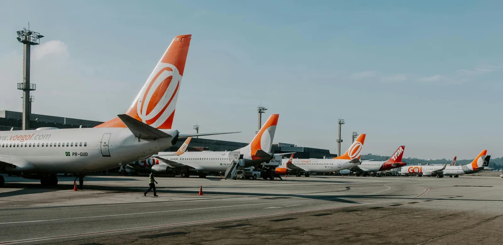 Preço médio das passagens aéreas cai 20% em novembro