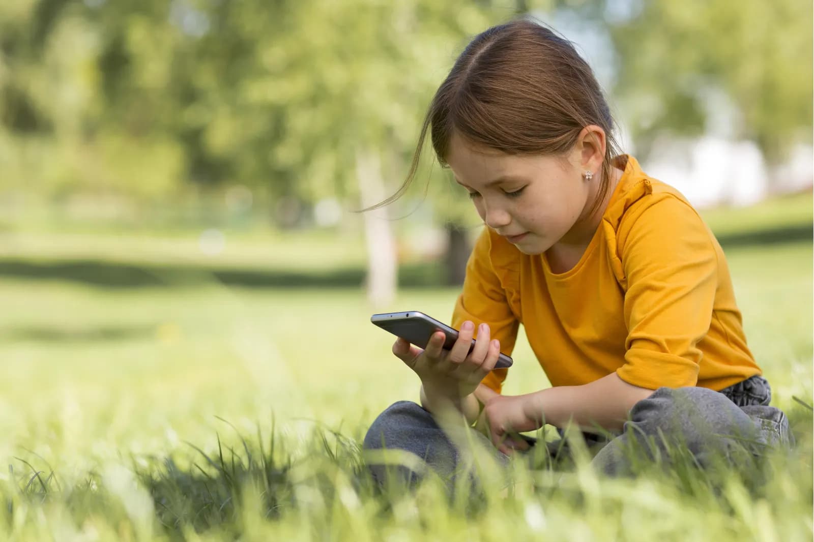 Rolagem infinita será proibida ao público infantil nas redes
