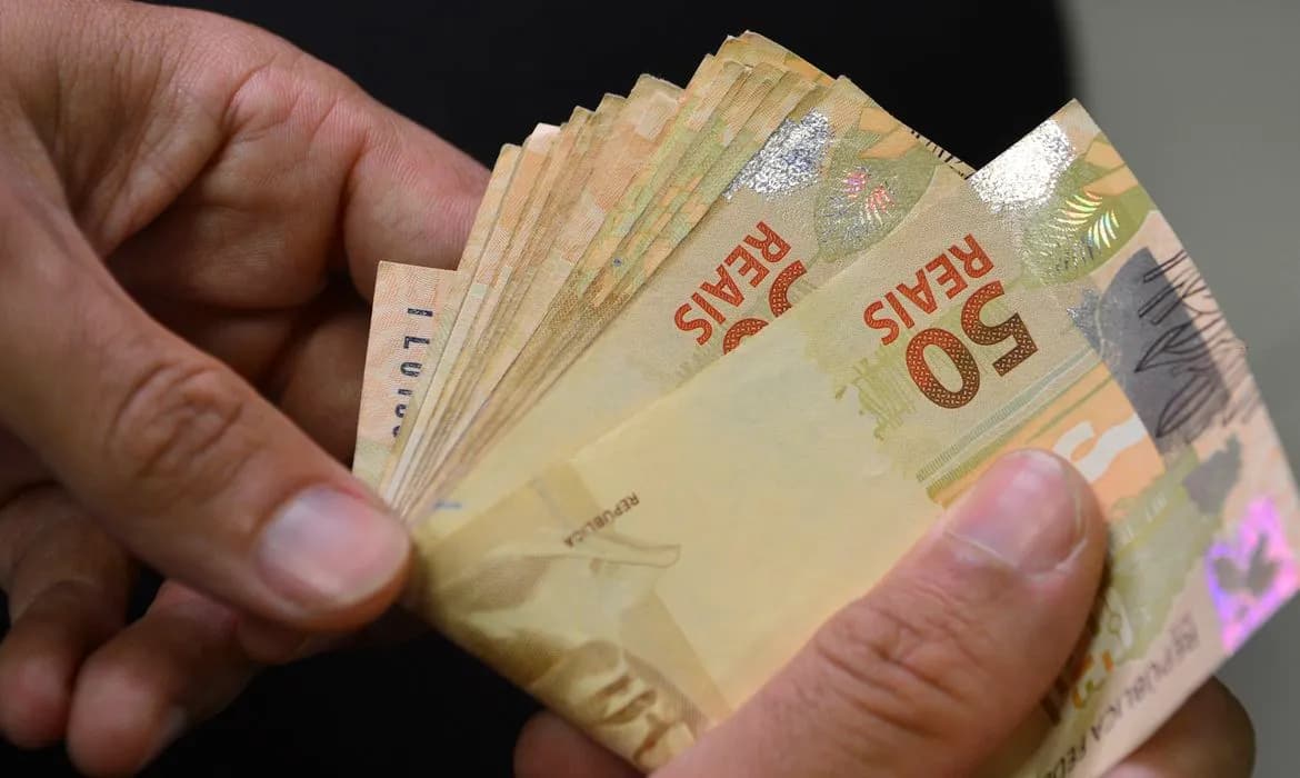 Segunda parcela do 13º salário deve ser paga até a próxima sexta-feira