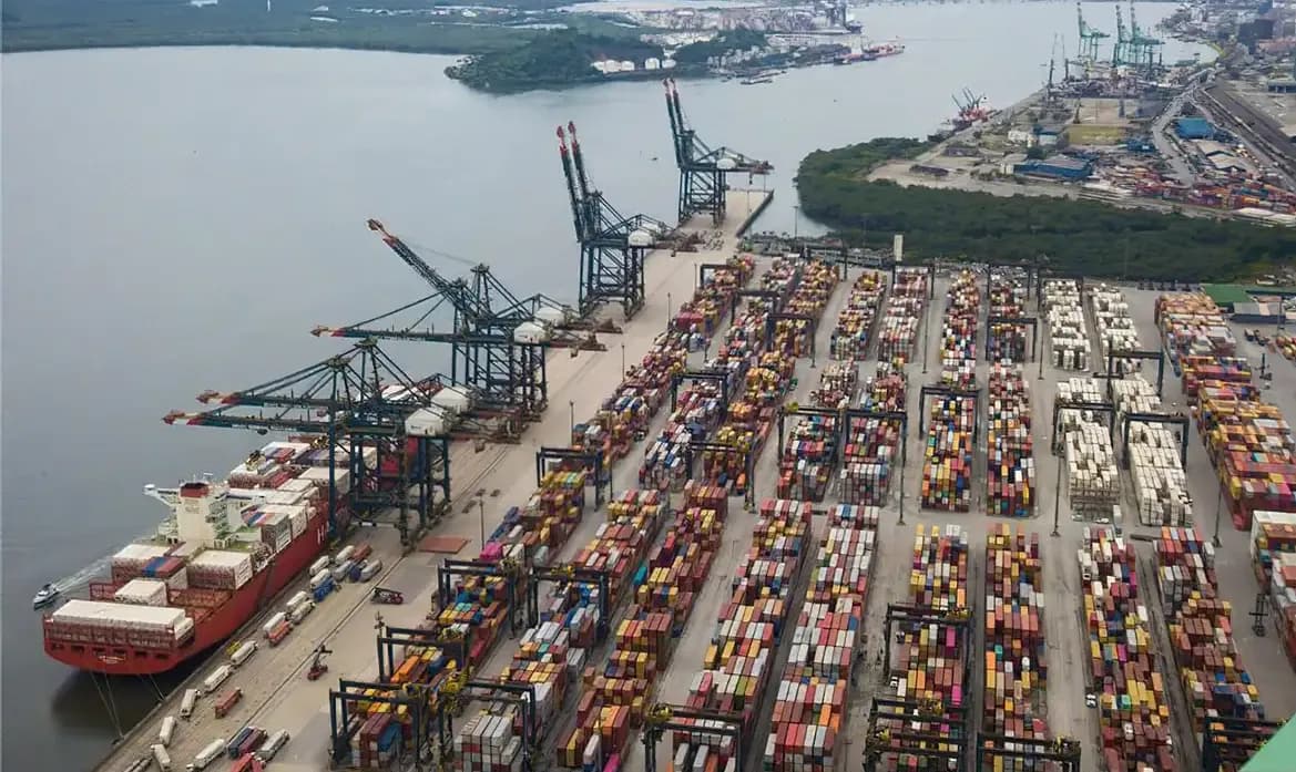 Tarifaço sobre parte de exportações brasileiras entra em vigor hoje