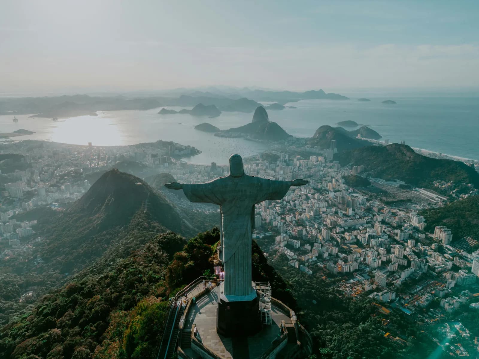 Turismo brasileiro tem faturamento recorde de R$ 185 bi em 2025